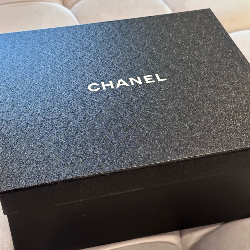 Chanel winter boots - Picture 3 of 11